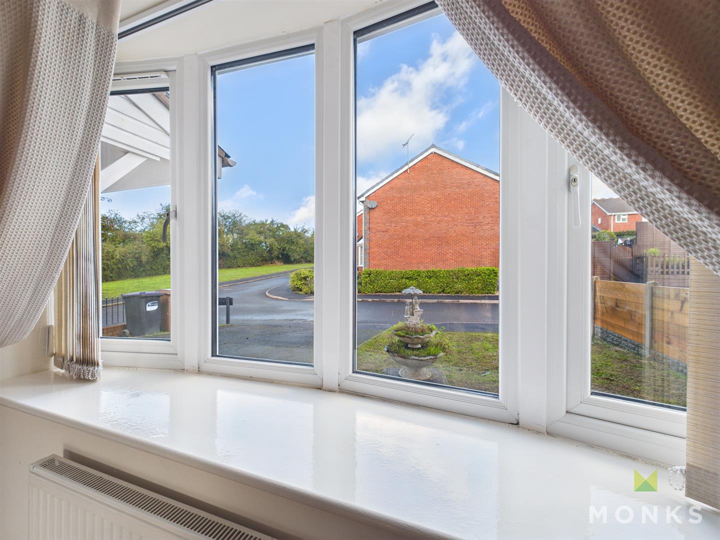 2 Juniper Close, Oswestry, SY11 3QL For Sale